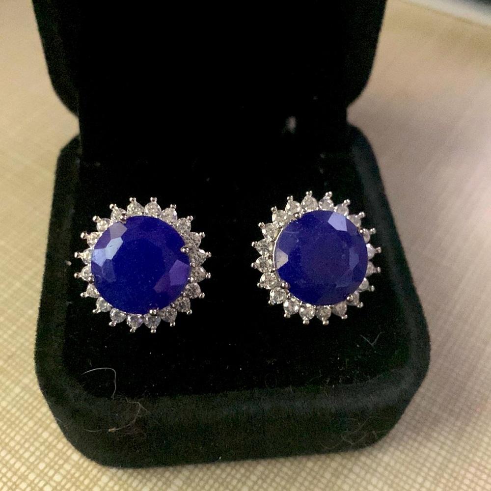 Eye catching blue sapphire white Cz’s studs earrings